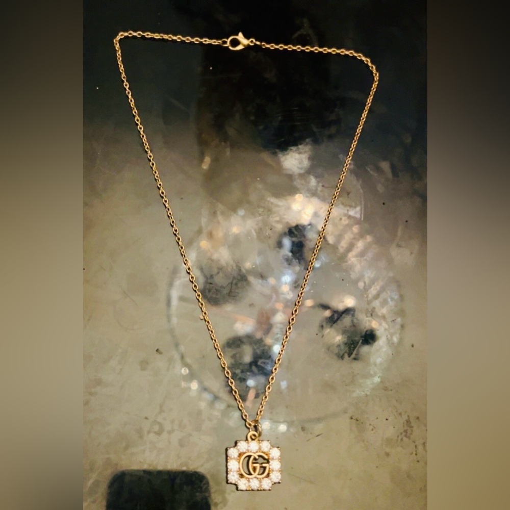 Stunning Gucci Crystal Framed GG pendant with Free vintage Chain - Picture 5 of 5